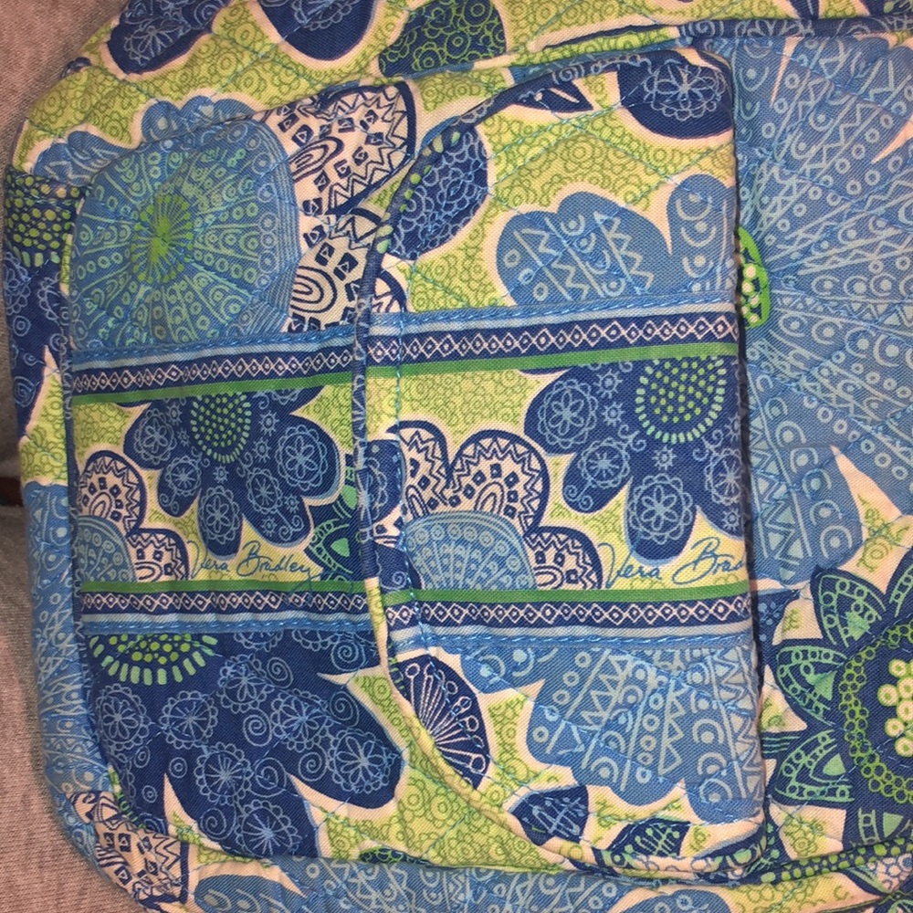 Vera Bradley purse. Colors blue green and white. Measures 9x7x3.5 - Picture 5 of 5